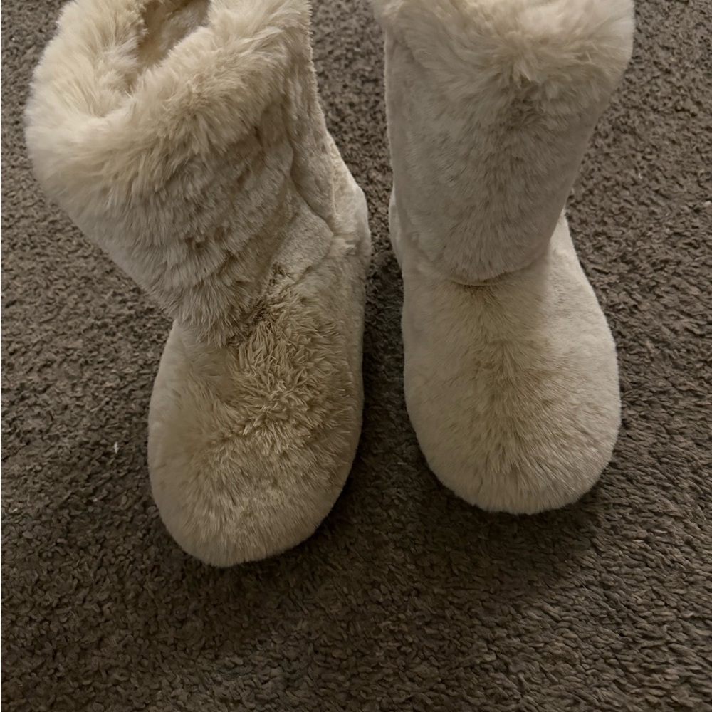 BAMBOO Cream Faux Fur Lined Footwear